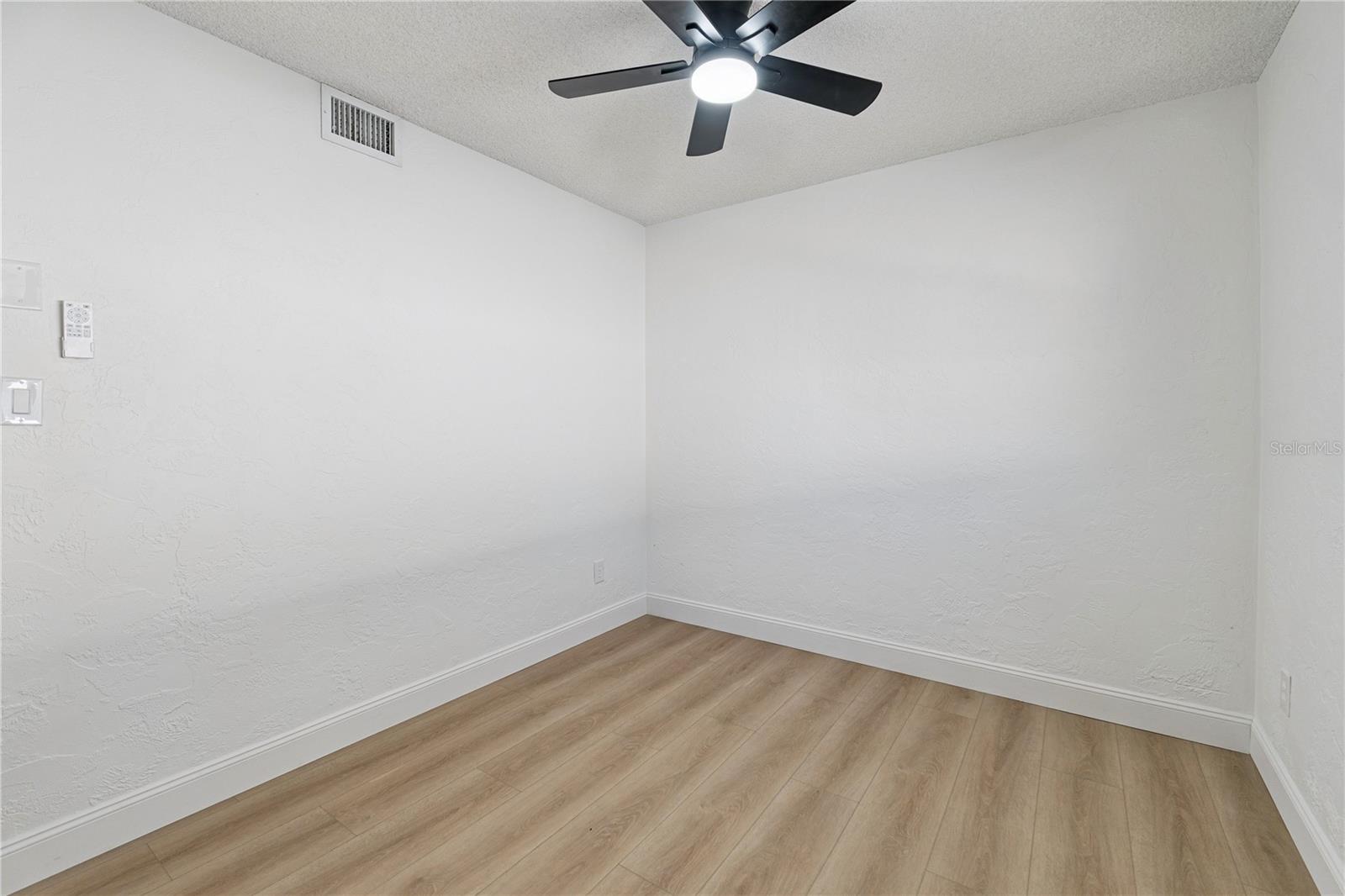 Image 19 of 37 For 3303 W Leila Ave