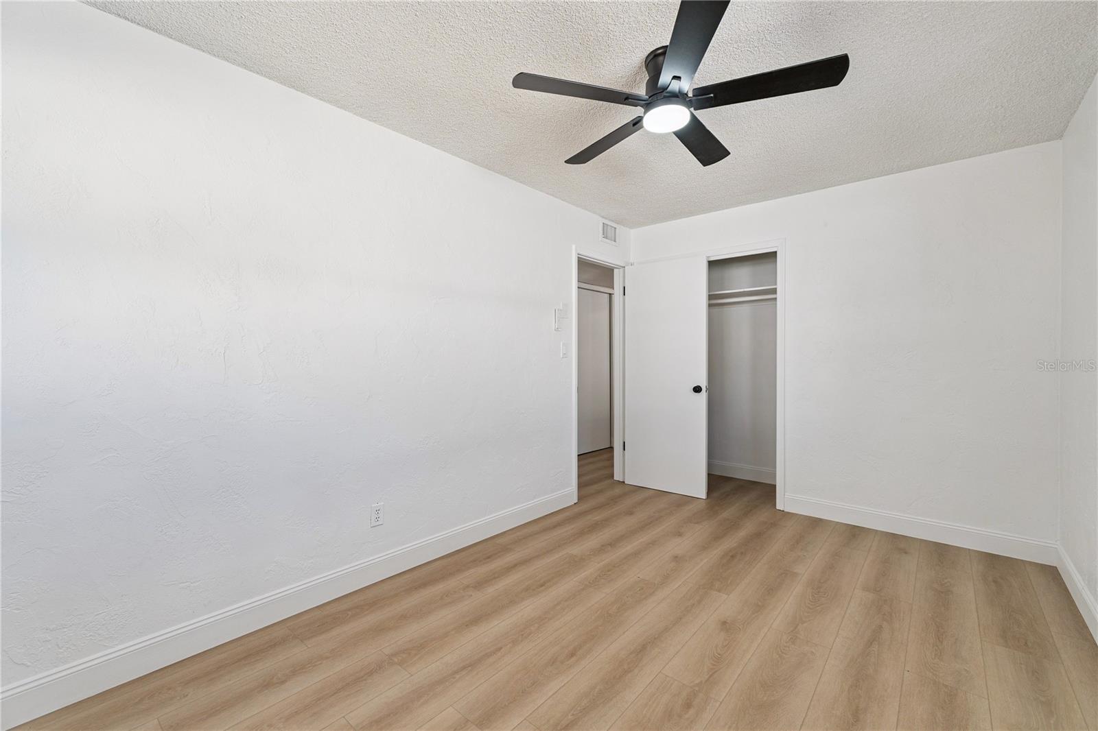 Image 21 of 37 For 3303 W Leila Ave