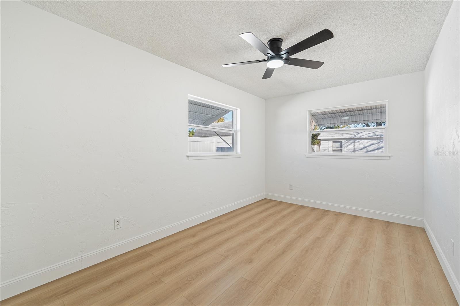 Image 23 of 37 For 3303 W Leila Ave