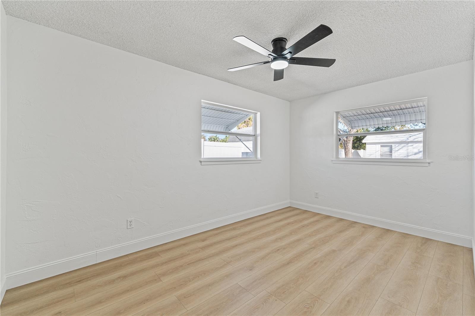 Image 25 of 37 For 3303 W Leila Ave