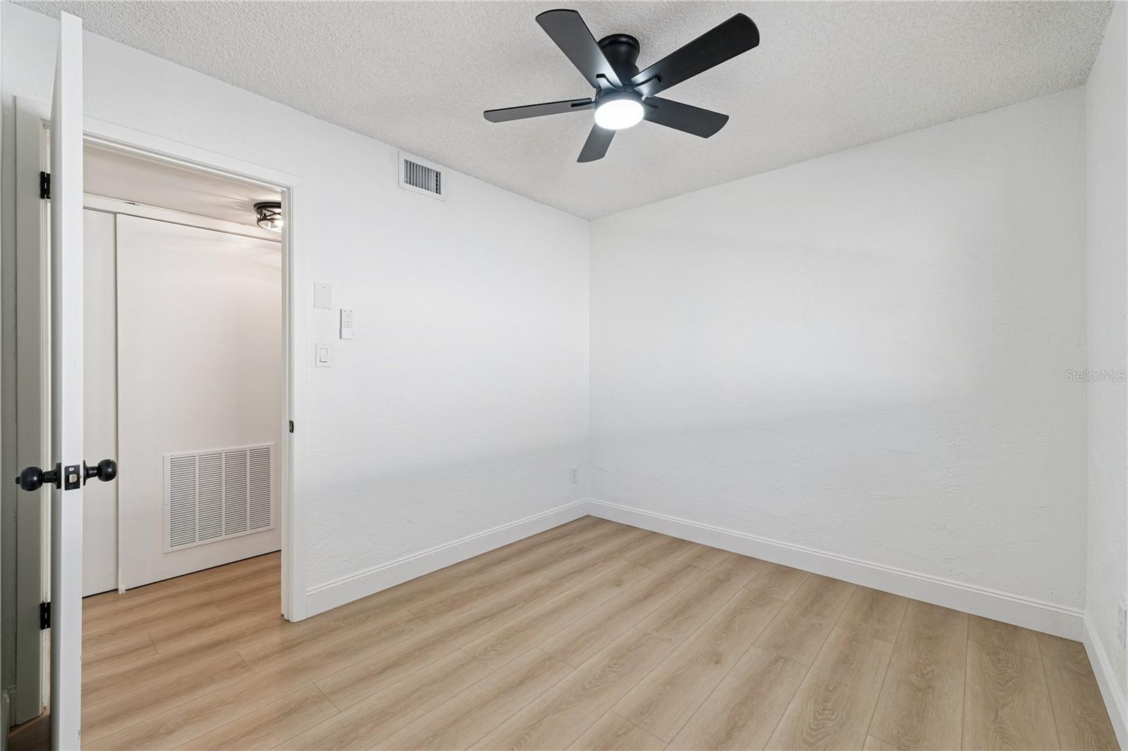 Image 28 of 37 For 3303 W Leila Ave