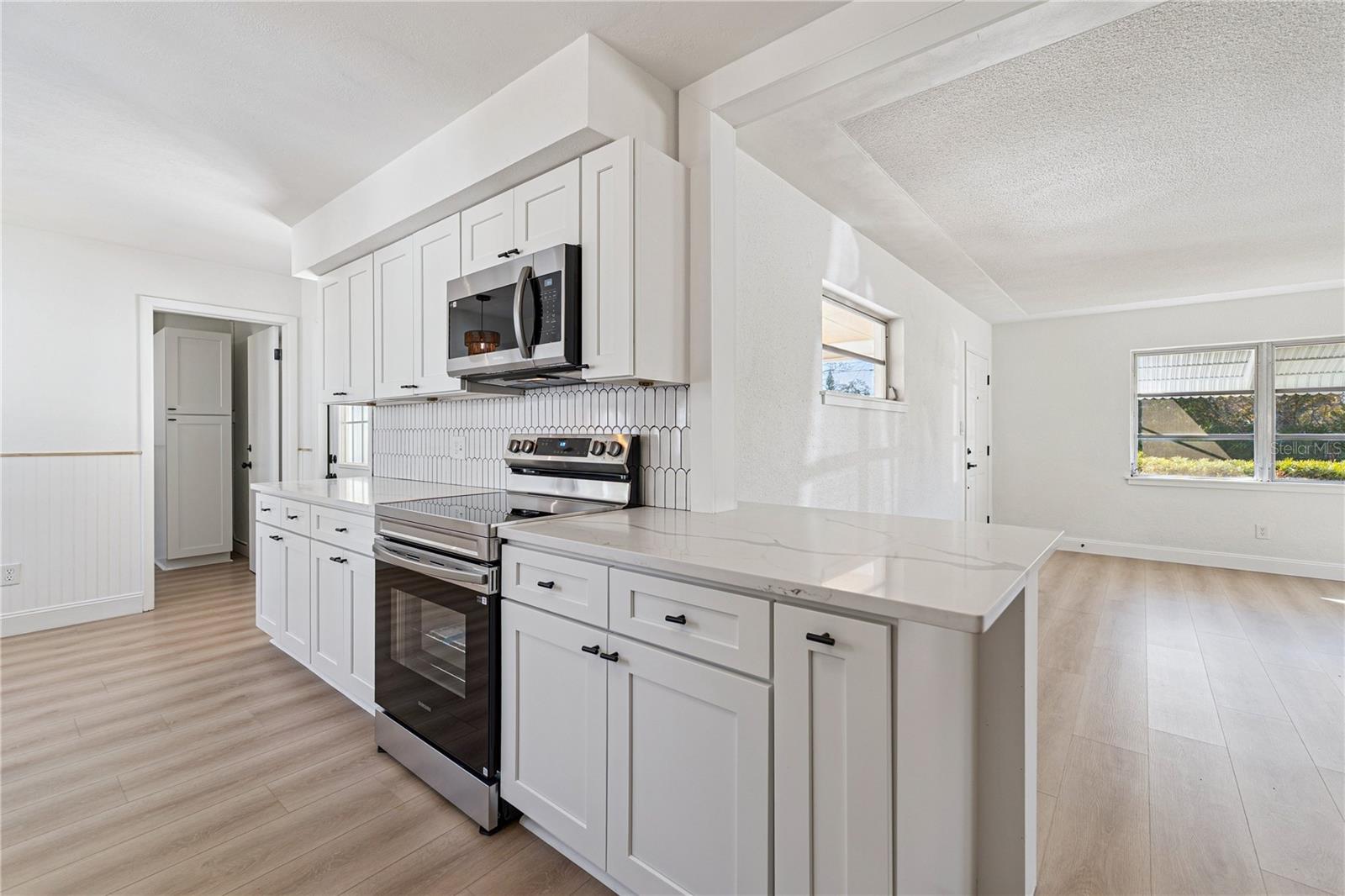 Image 4 of 37 For 3303 W Leila Ave