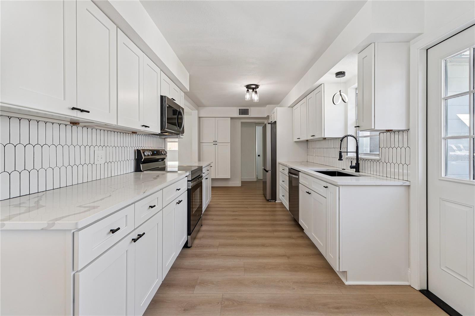 Image 6 of 37 For 3303 W Leila Ave