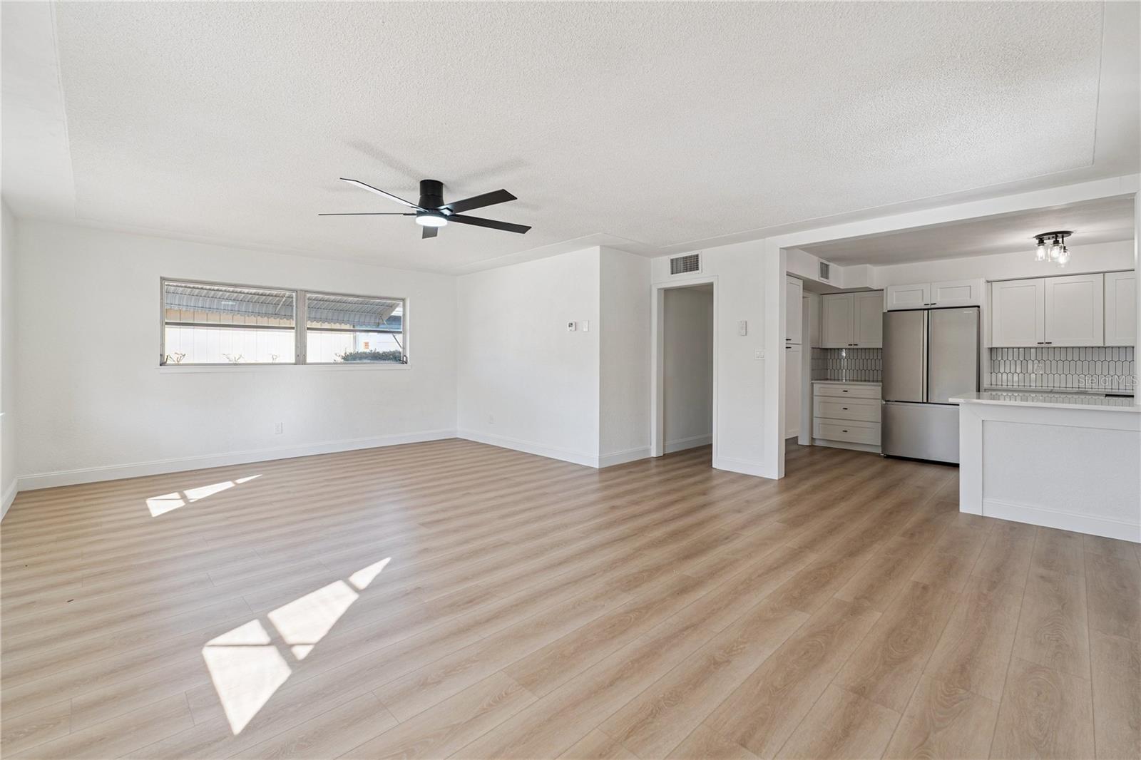 Image 7 of 37 For 3303 W Leila Ave