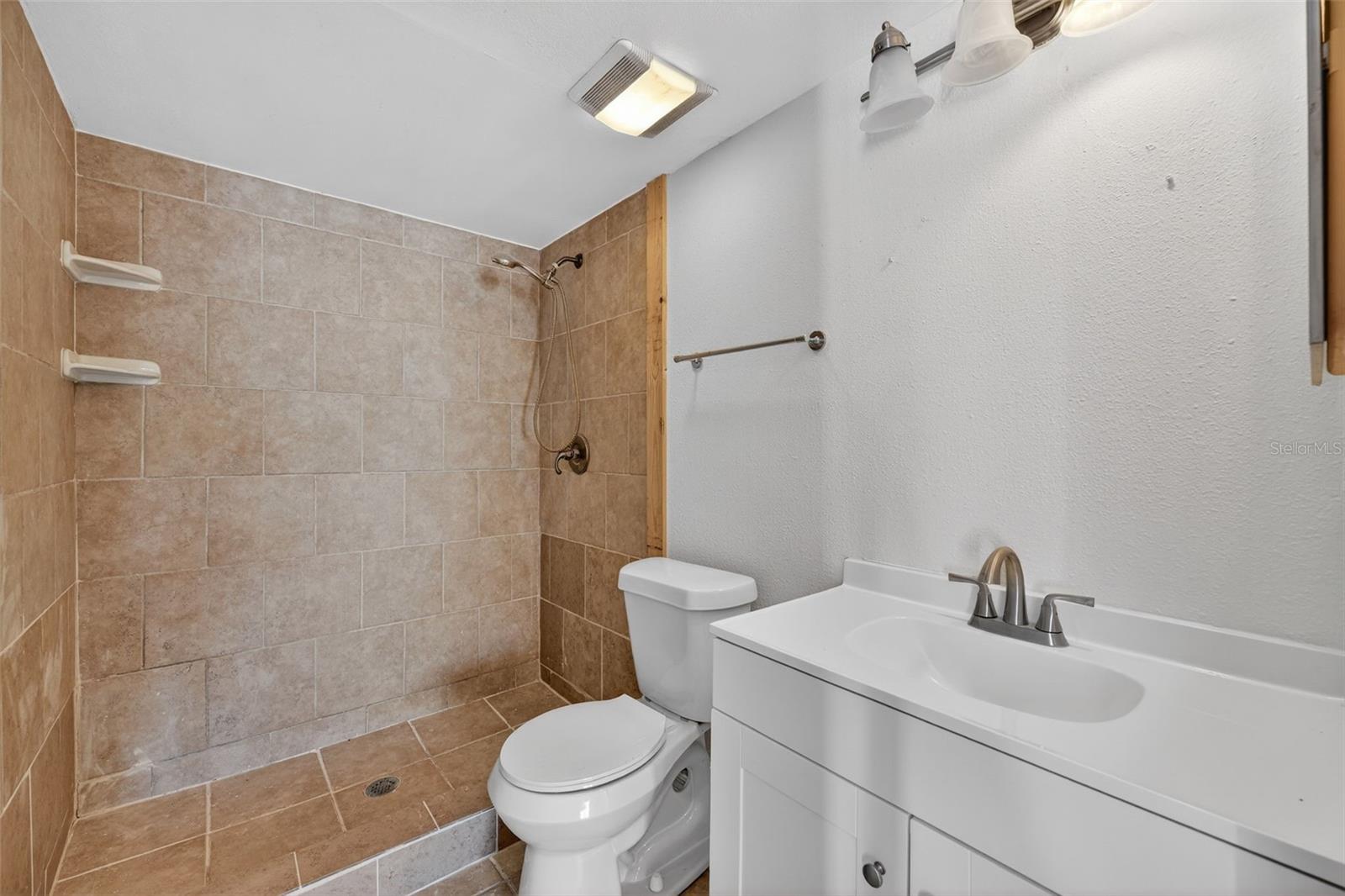 Image 21 of 35 For 1398 Shady Pine Way A1