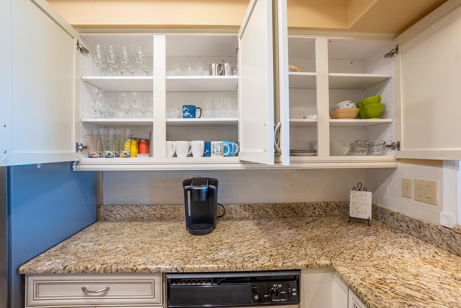 Image 6 of 70 For 104 Surfview Drive 2204