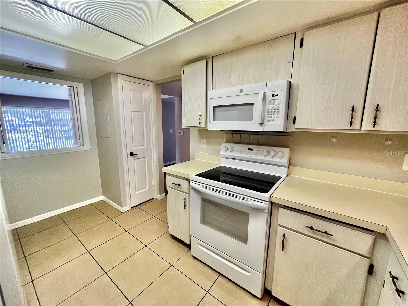 Image 6 of 31 For 10368 Carrollwood Lane 234