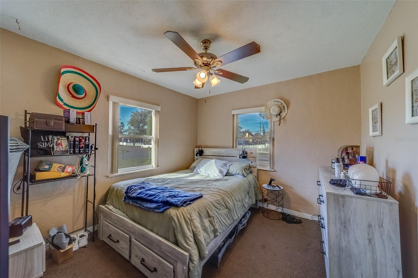 Listing photo id 14 for 2749 16th Avenue N