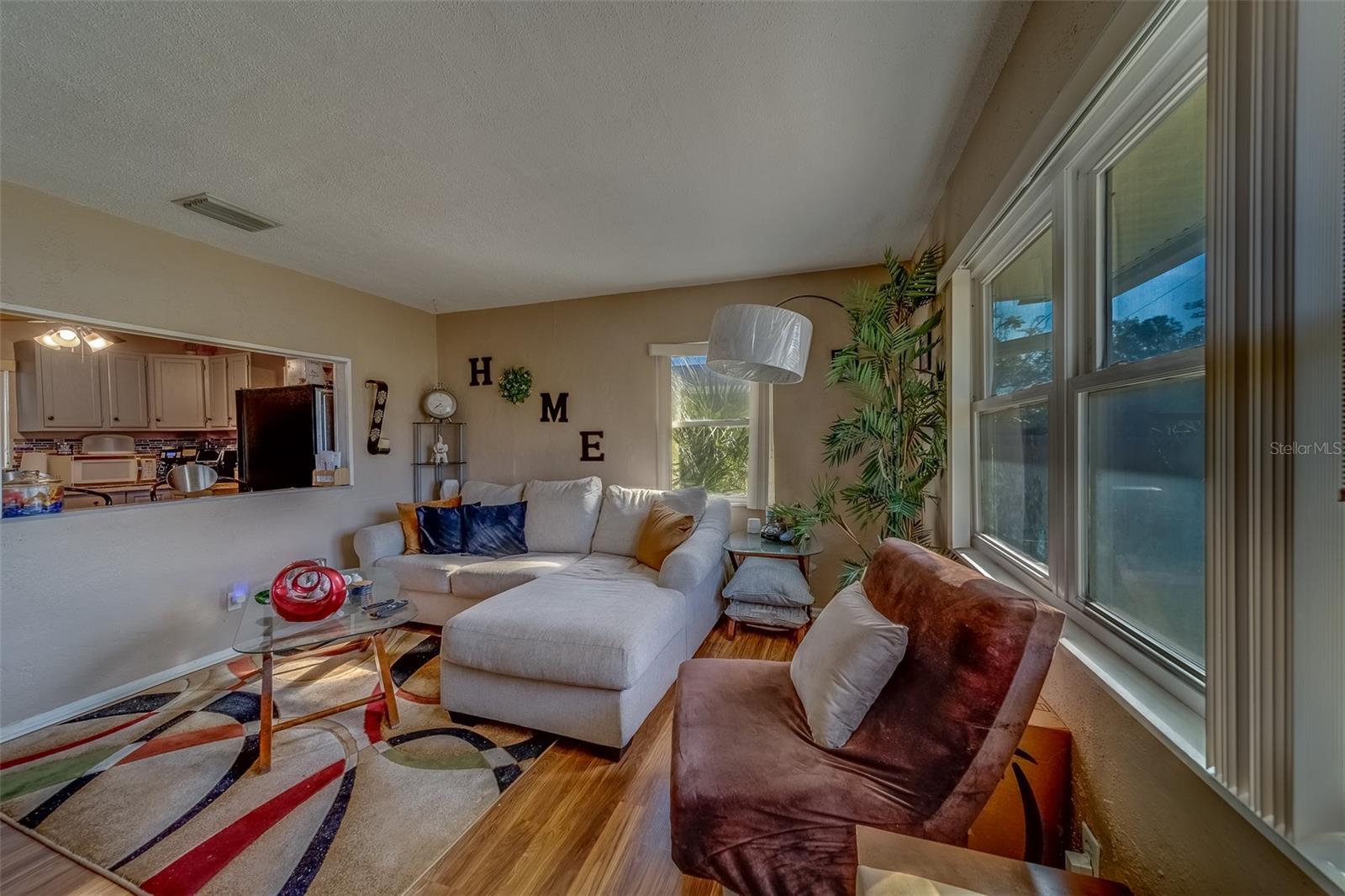 Listing photo id 4 for 2749 16th Avenue N