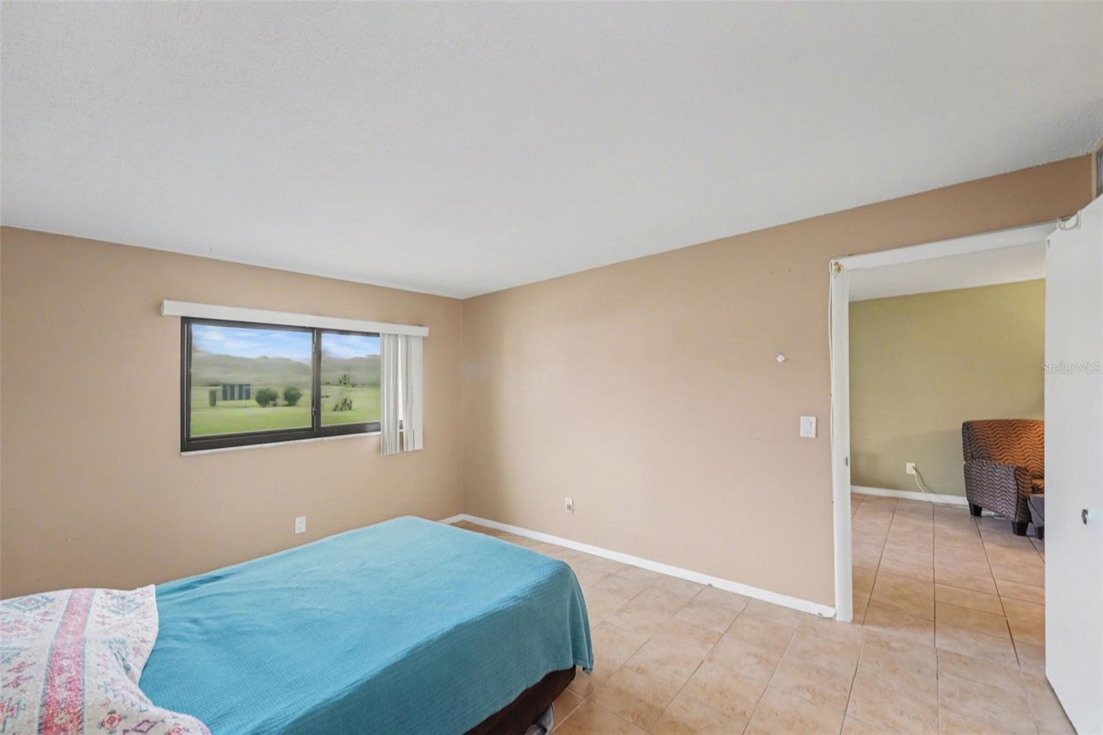 Listing photo id 8 for 4800 Lake Villa Drive