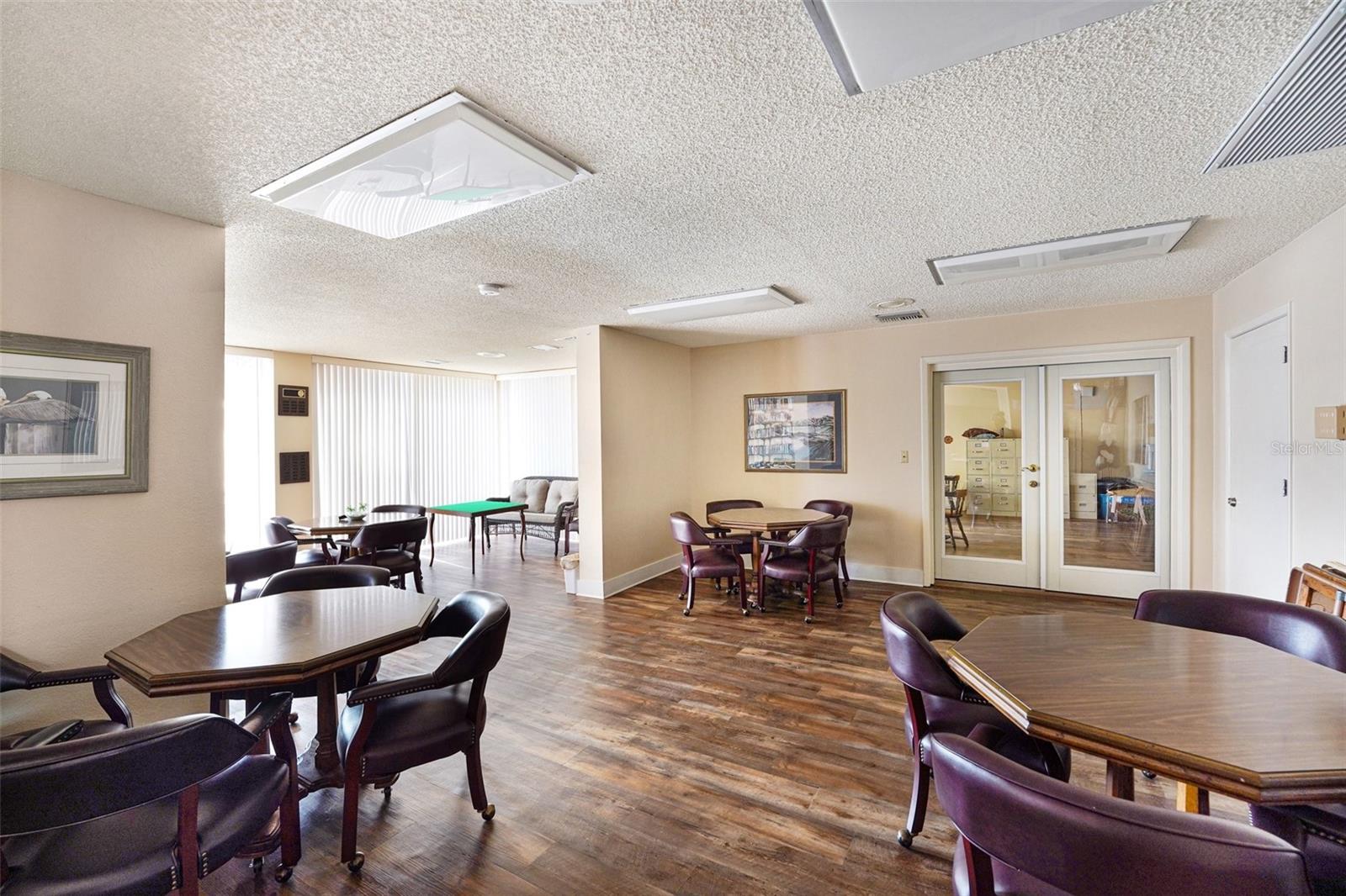 Listing photo id 12 for 4800 Lake Villa Drive