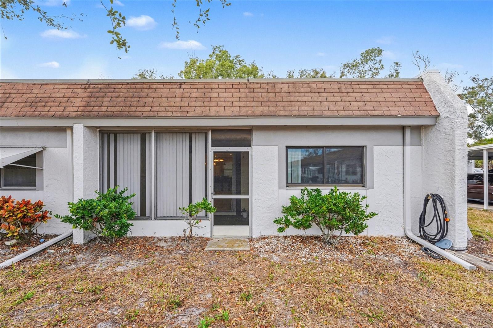 Listing photo id 14 for 4800 Lake Villa Drive