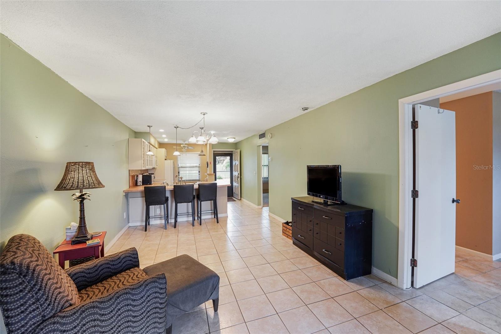 Listing photo id 1 for 4800 Lake Villa Drive