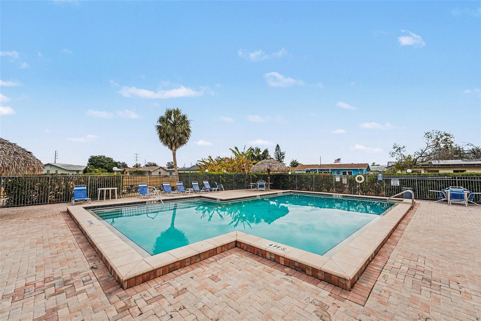 Listing photo id 3 for 4800 Lake Villa Drive