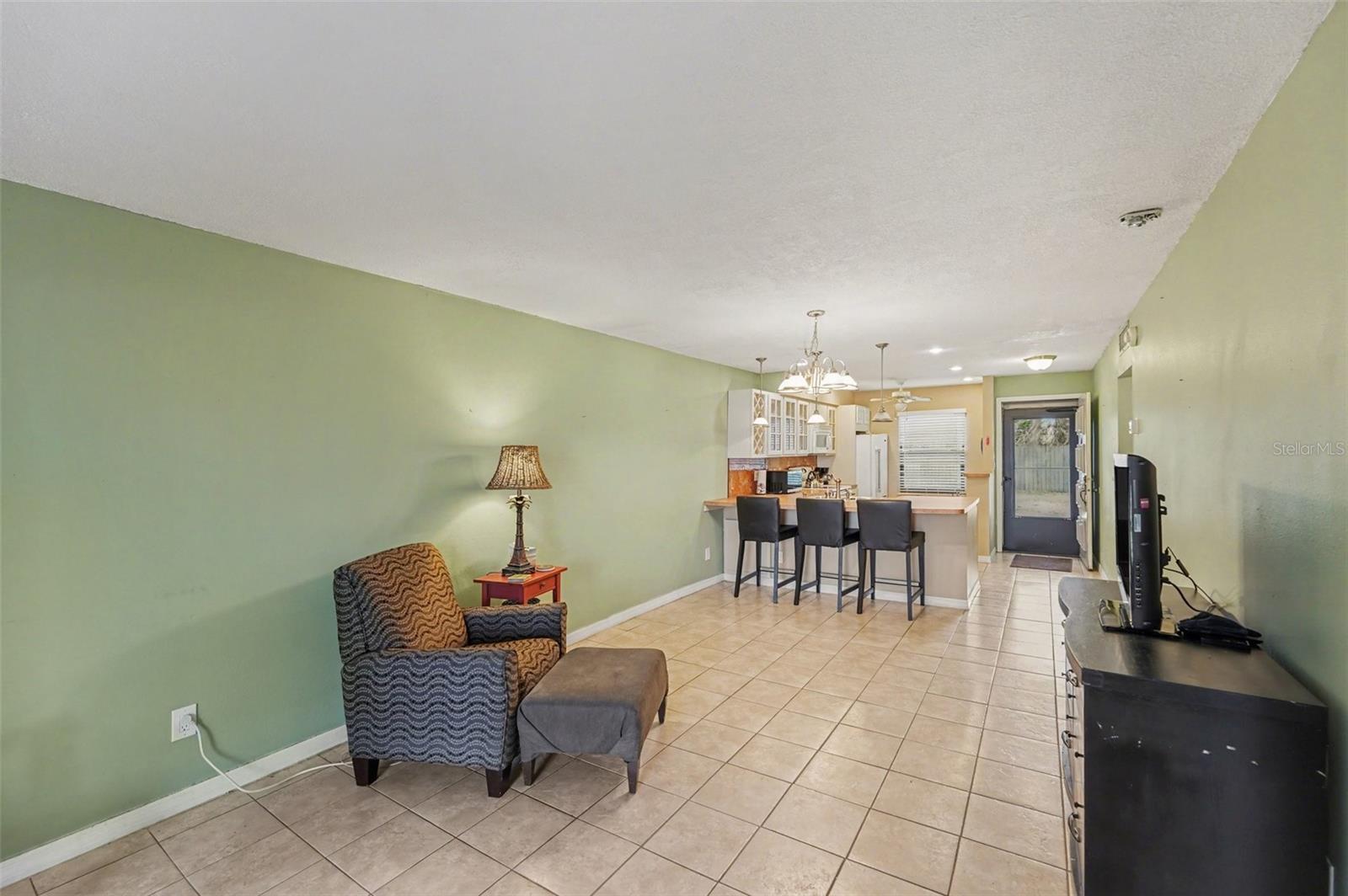 Listing photo id 4 for 4800 Lake Villa Drive