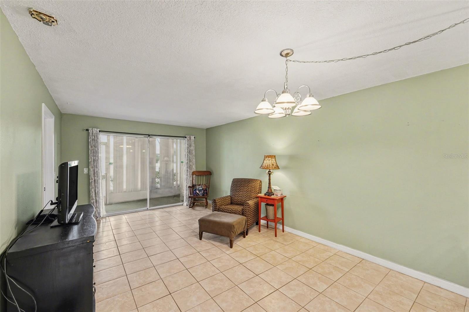 Listing photo id 5 for 4800 Lake Villa Drive