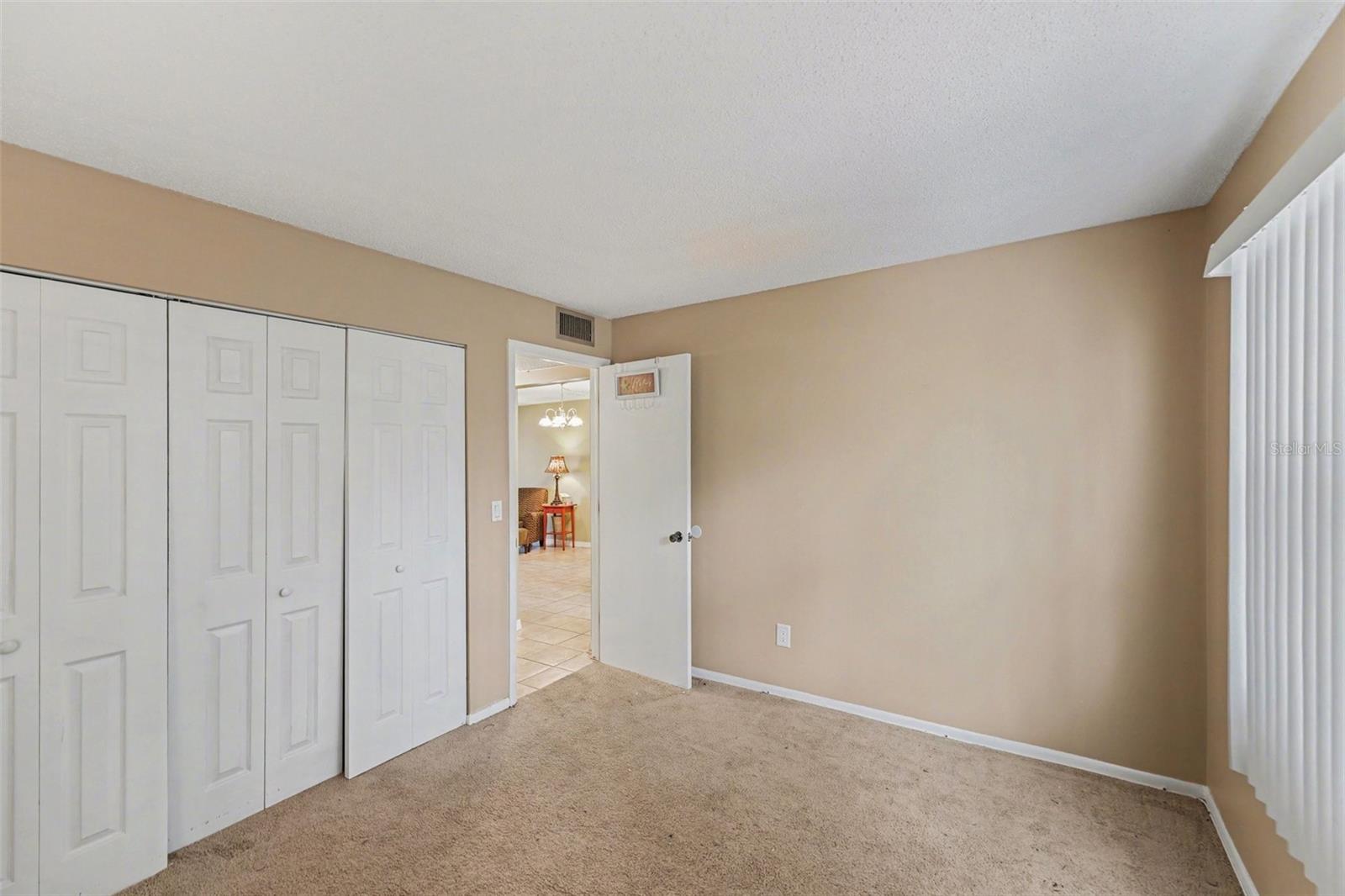 Listing photo id 6 for 4800 Lake Villa Drive