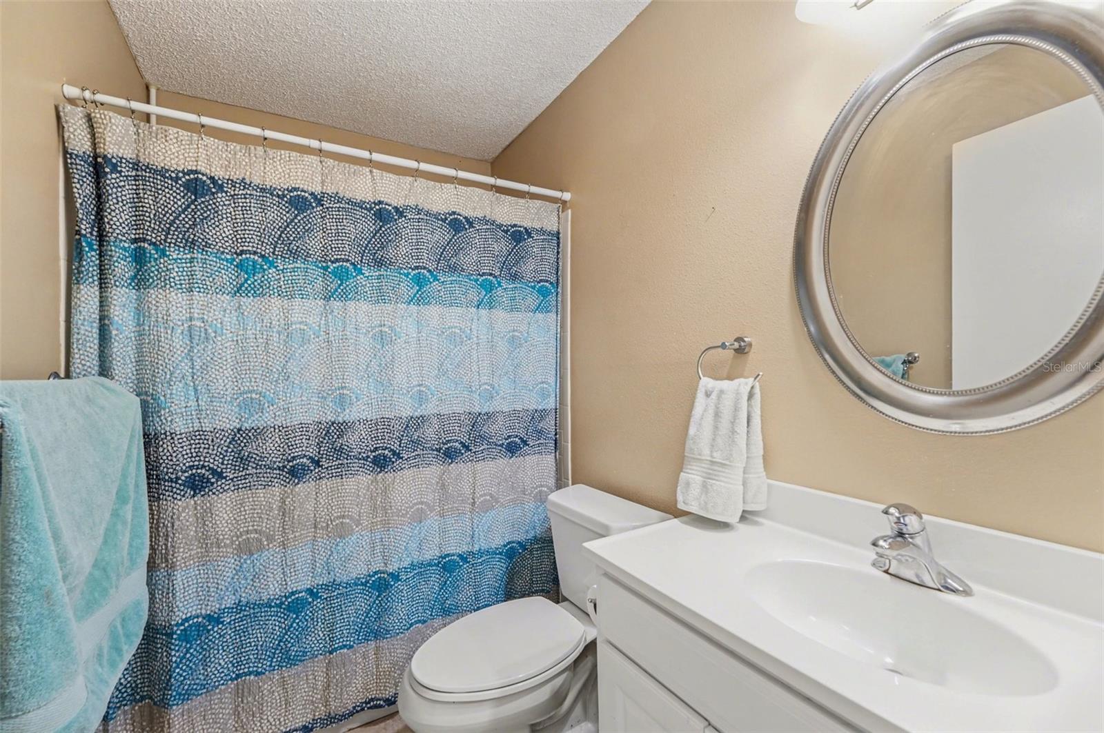 Listing photo id 7 for 4800 Lake Villa Drive