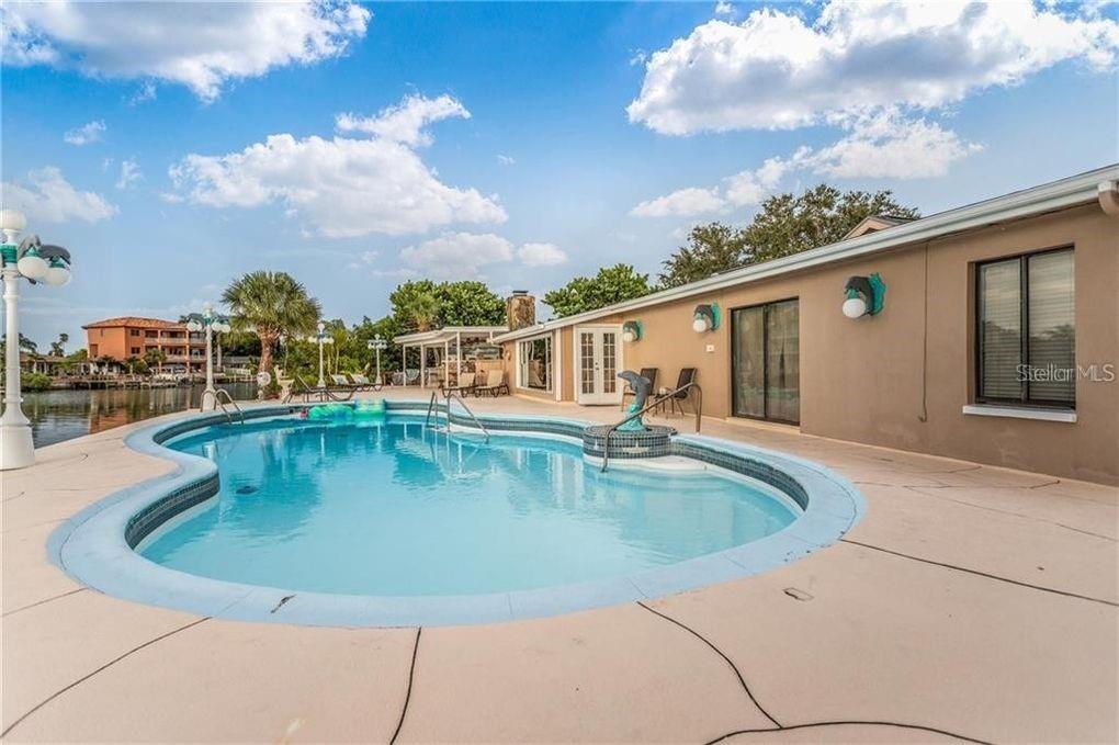 Image 11 of 22 For 7985 4th Avenue S