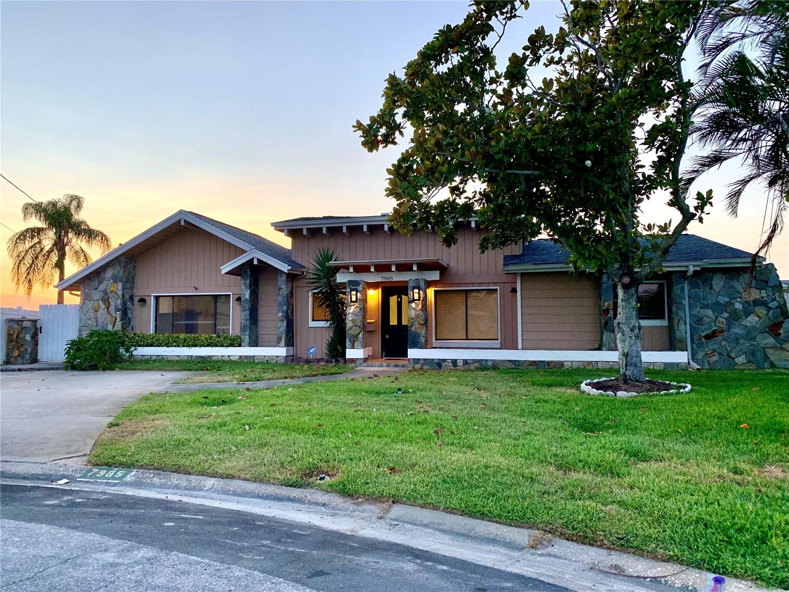 Image 18 of 22 For 7985 4th Avenue S