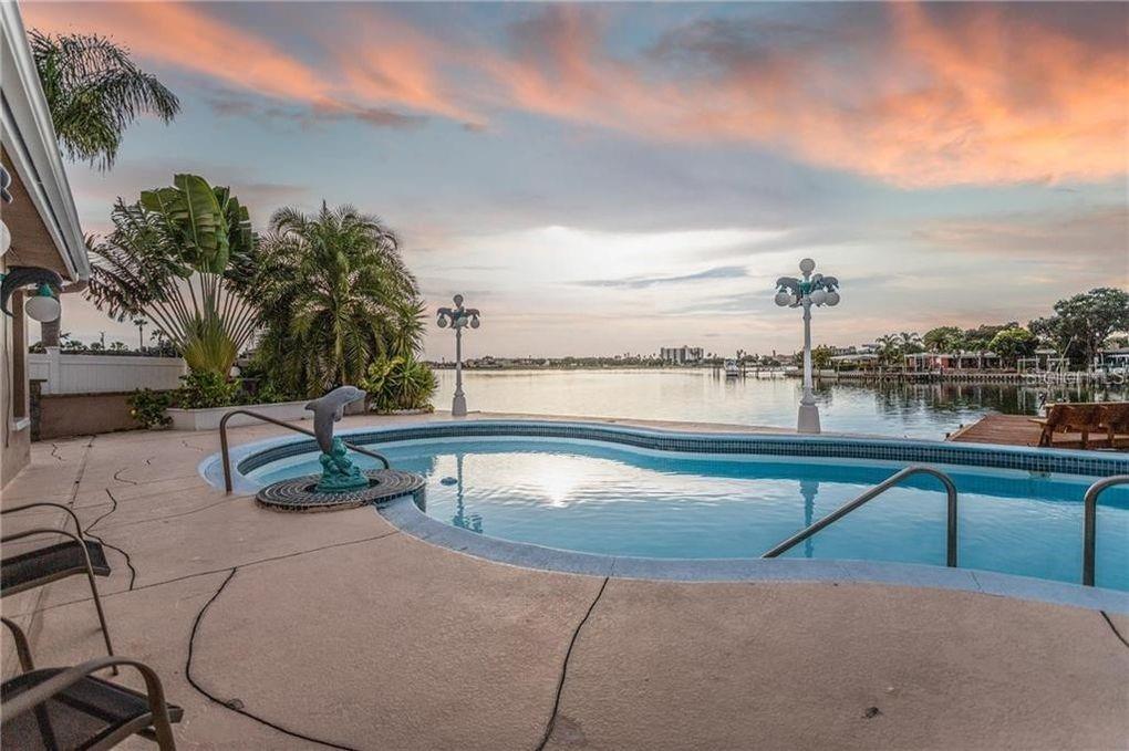 Image 5 of 22 For 7985 4th Avenue S