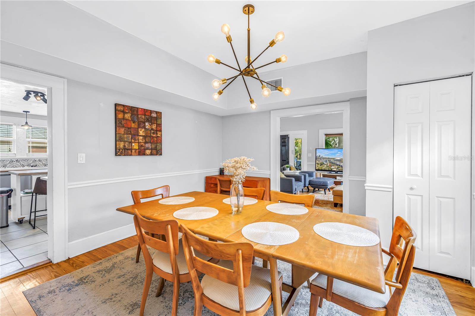 Listing photo id 9 for 1726 2nd Avenue N