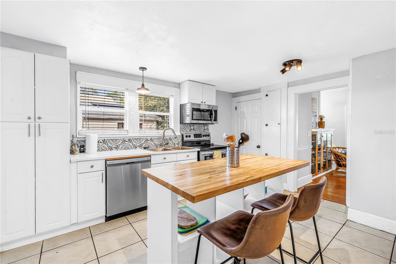 Listing photo id 10 for 1726 2nd Avenue N