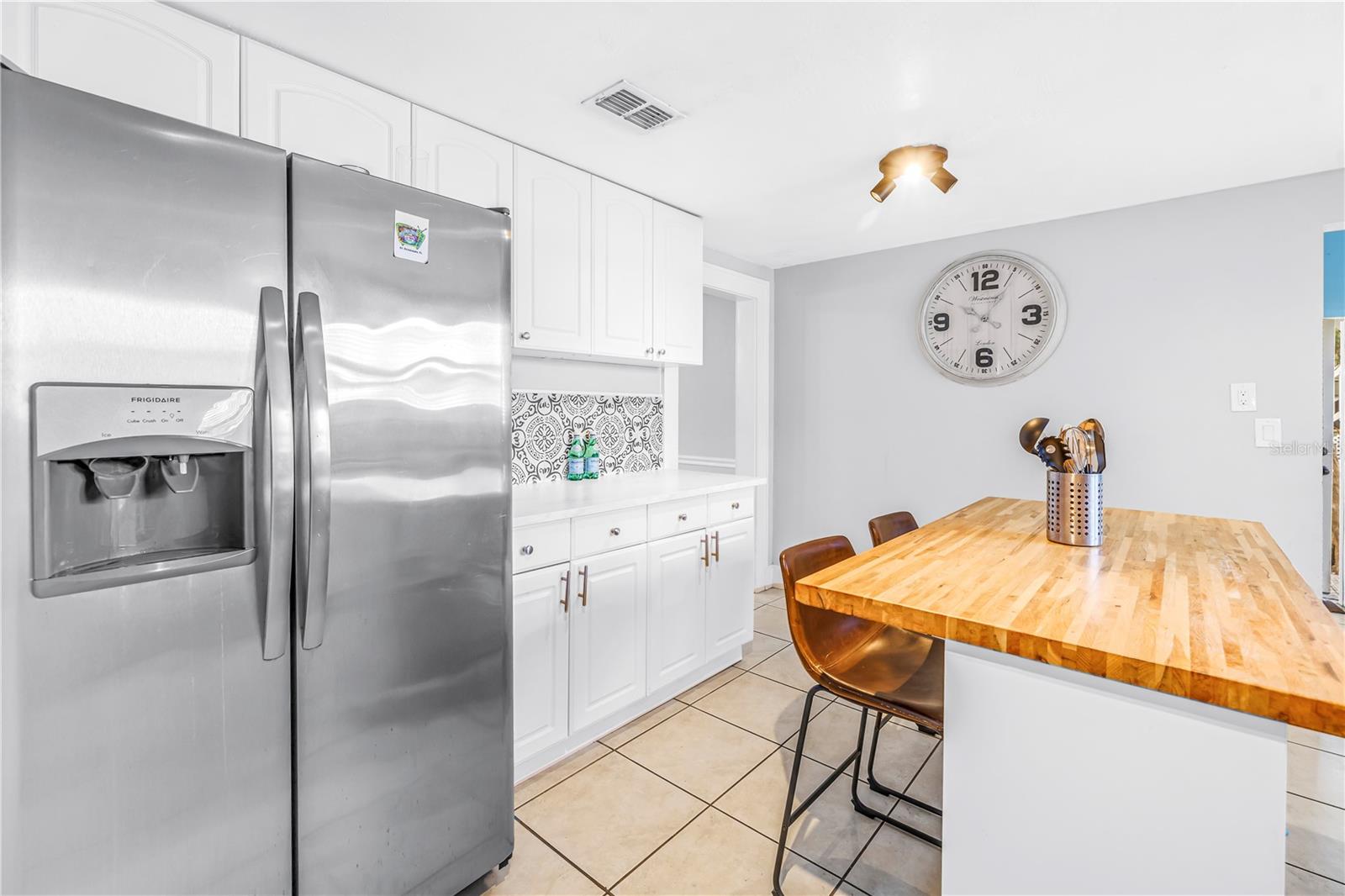 Listing photo id 13 for 1726 2nd Avenue N