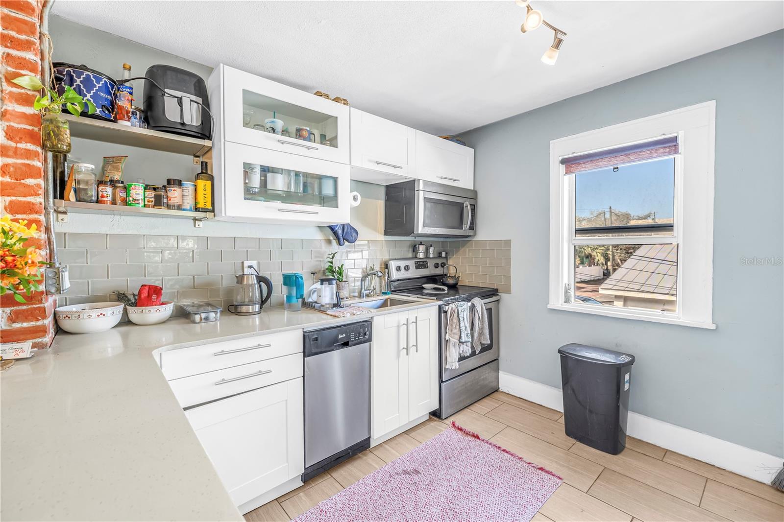 Listing photo id 27 for 1726 2nd Avenue N