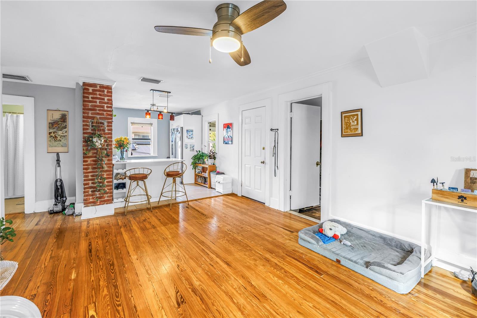 Listing photo id 30 for 1726 2nd Avenue N