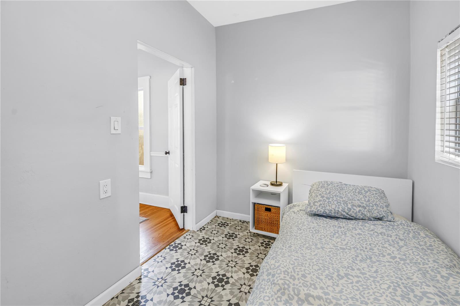 Listing photo id 33 for 1726 2nd Avenue N