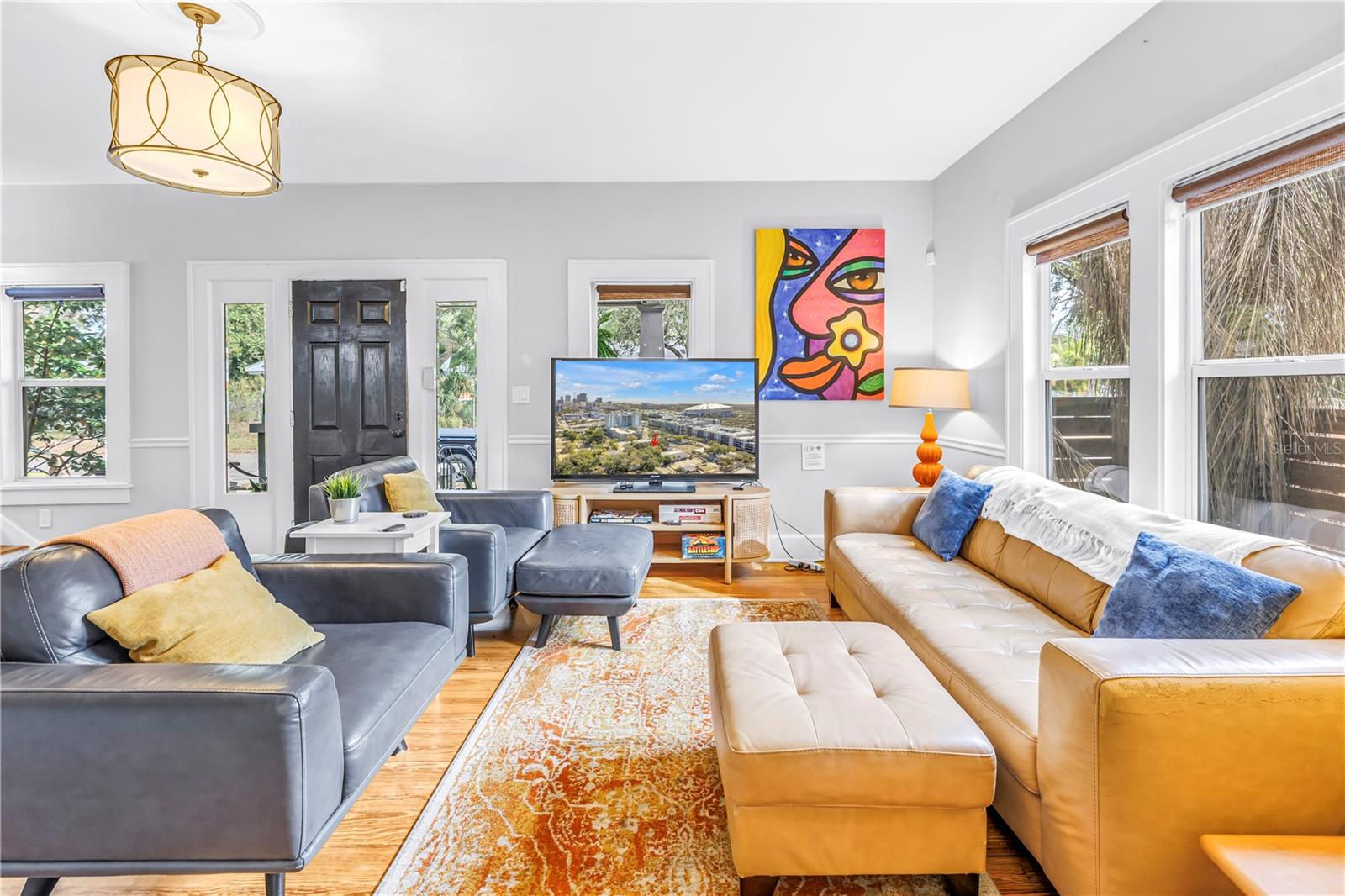 Listing photo id 2 for 1726 2nd Avenue N