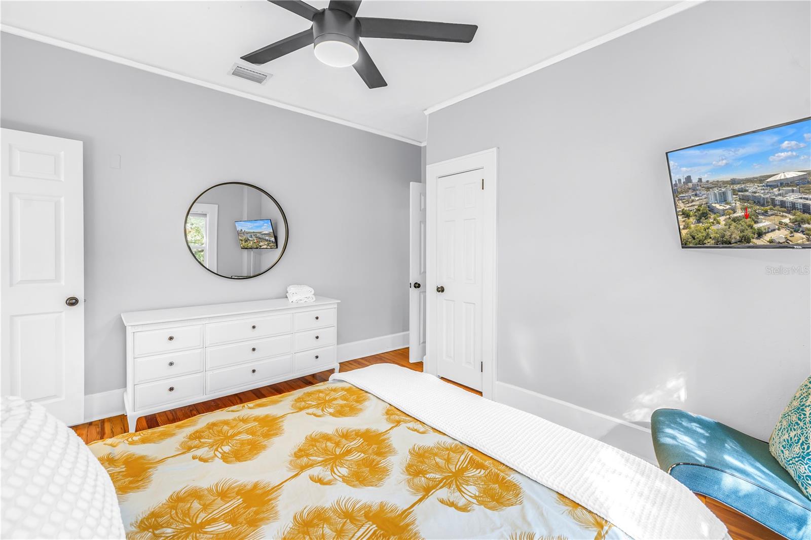 Listing photo id 48 for 1726 2nd Avenue N