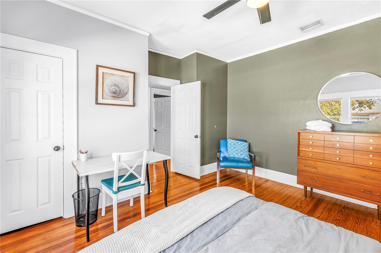 Listing photo id 50 for 1726 2nd Avenue N