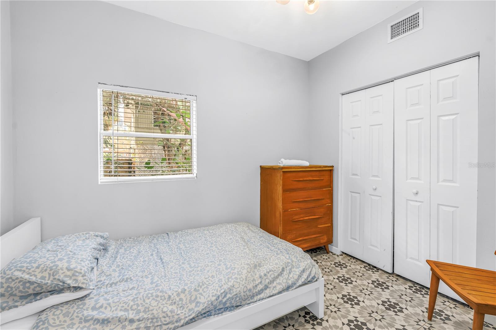 Listing photo id 52 for 1726 2nd Avenue N