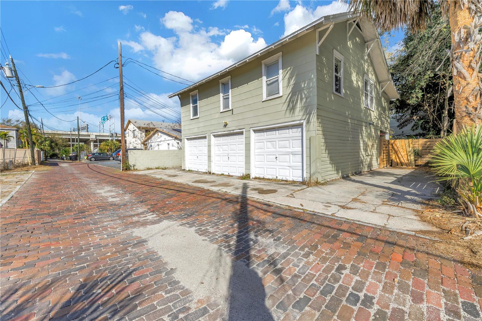 Listing photo id 55 for 1726 2nd Avenue N