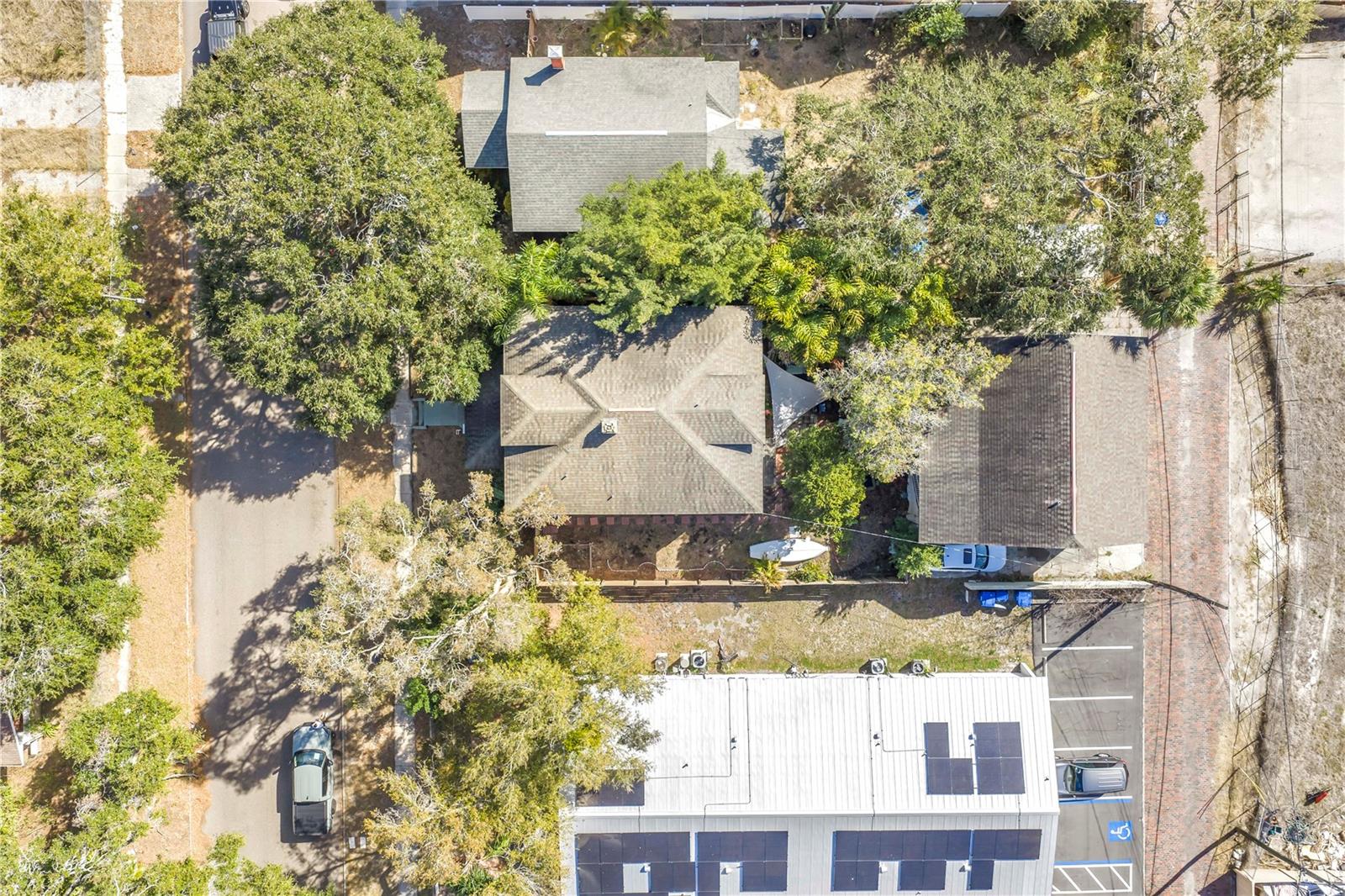 Listing photo id 71 for 1726 2nd Avenue N