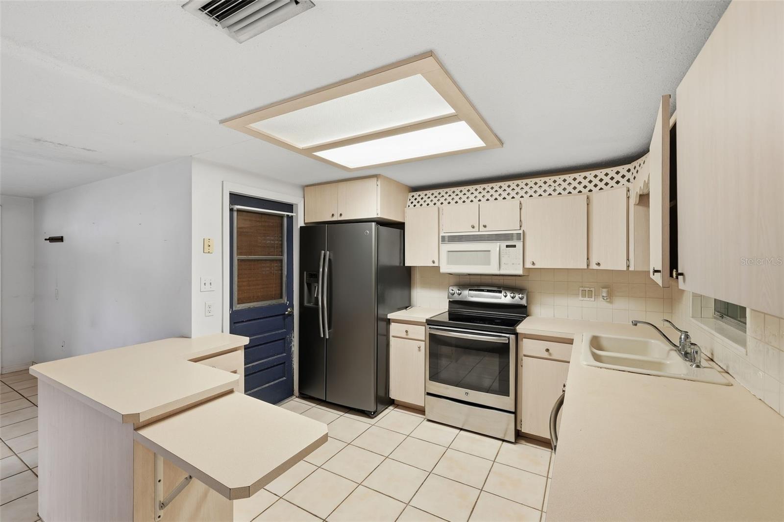 Listing photo id 3 for 10629 Cymbid Drive