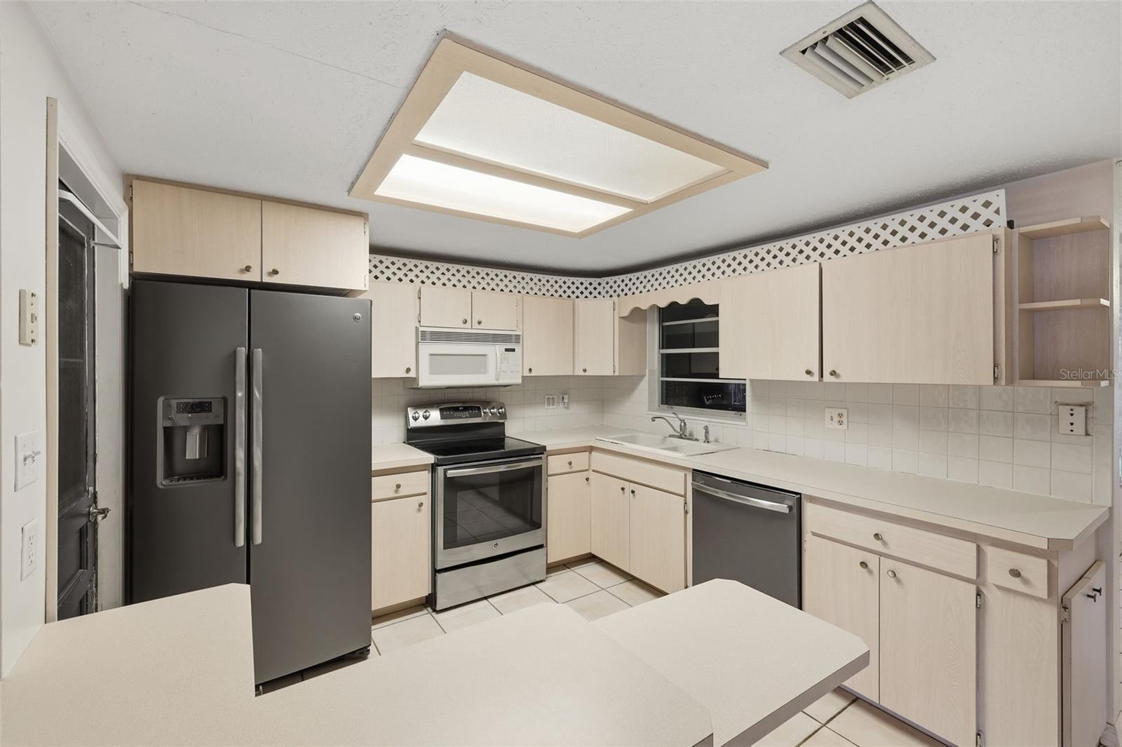 Listing photo id 4 for 10629 Cymbid Drive