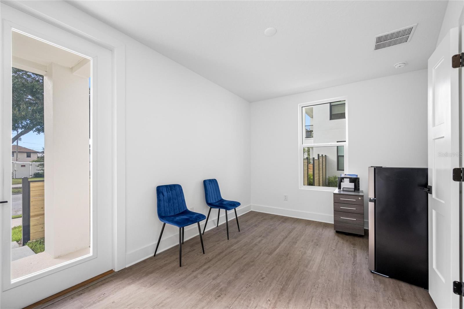 Listing photo id 10 for 315 15th Street N