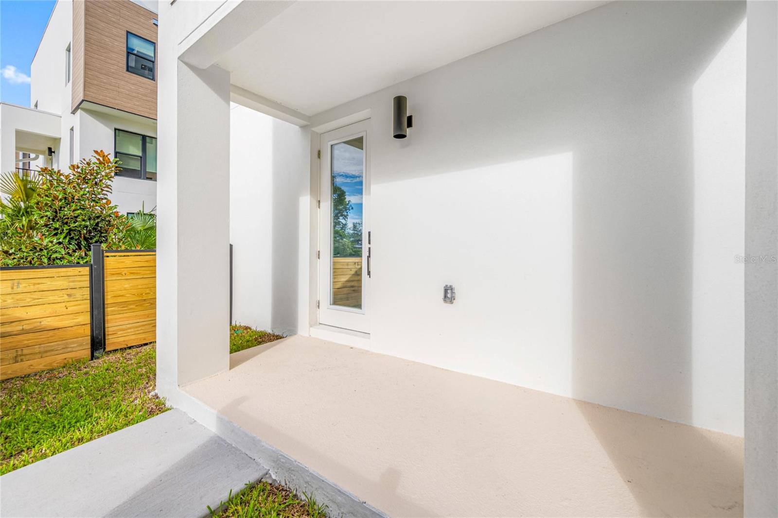 Listing photo id 11 for 315 15th Street N