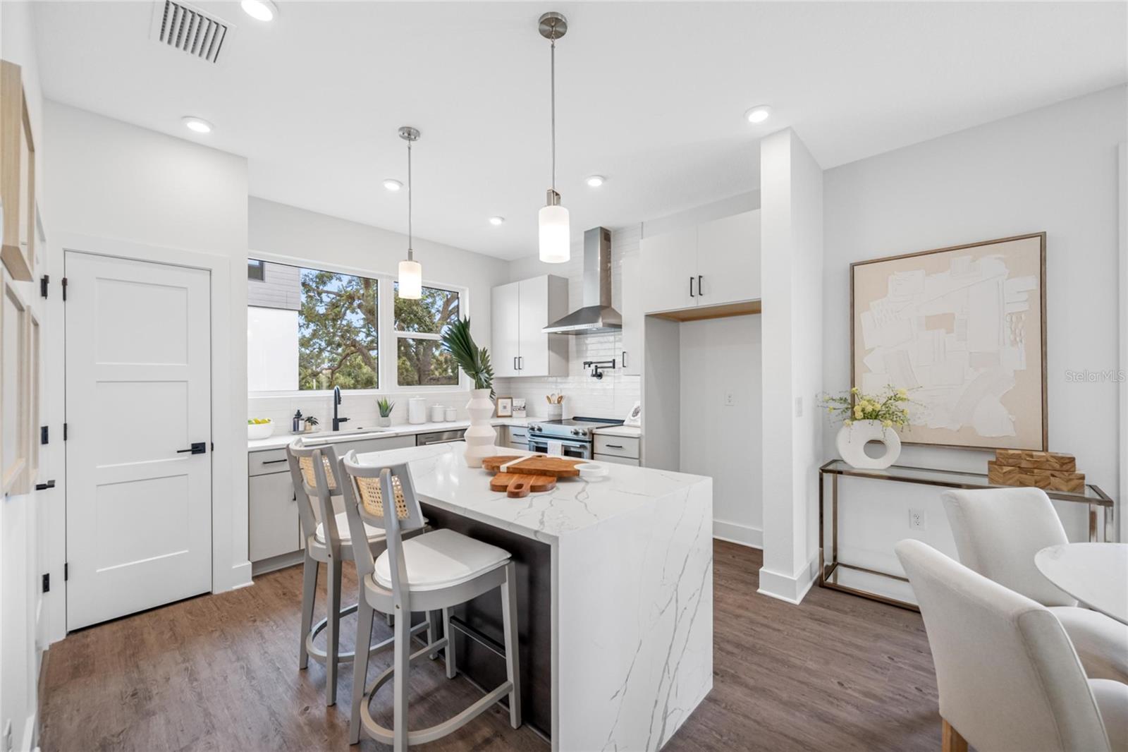 Listing photo id 13 for 315 15th Street N