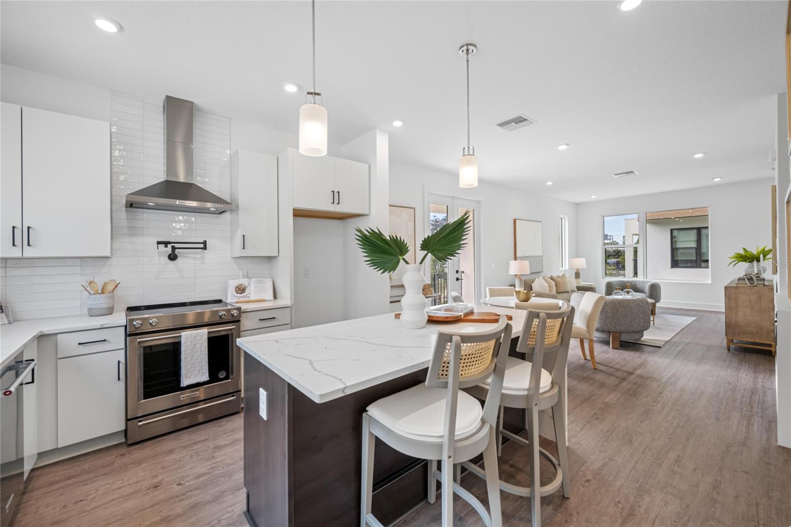 Listing photo id 14 for 315 15th Street N