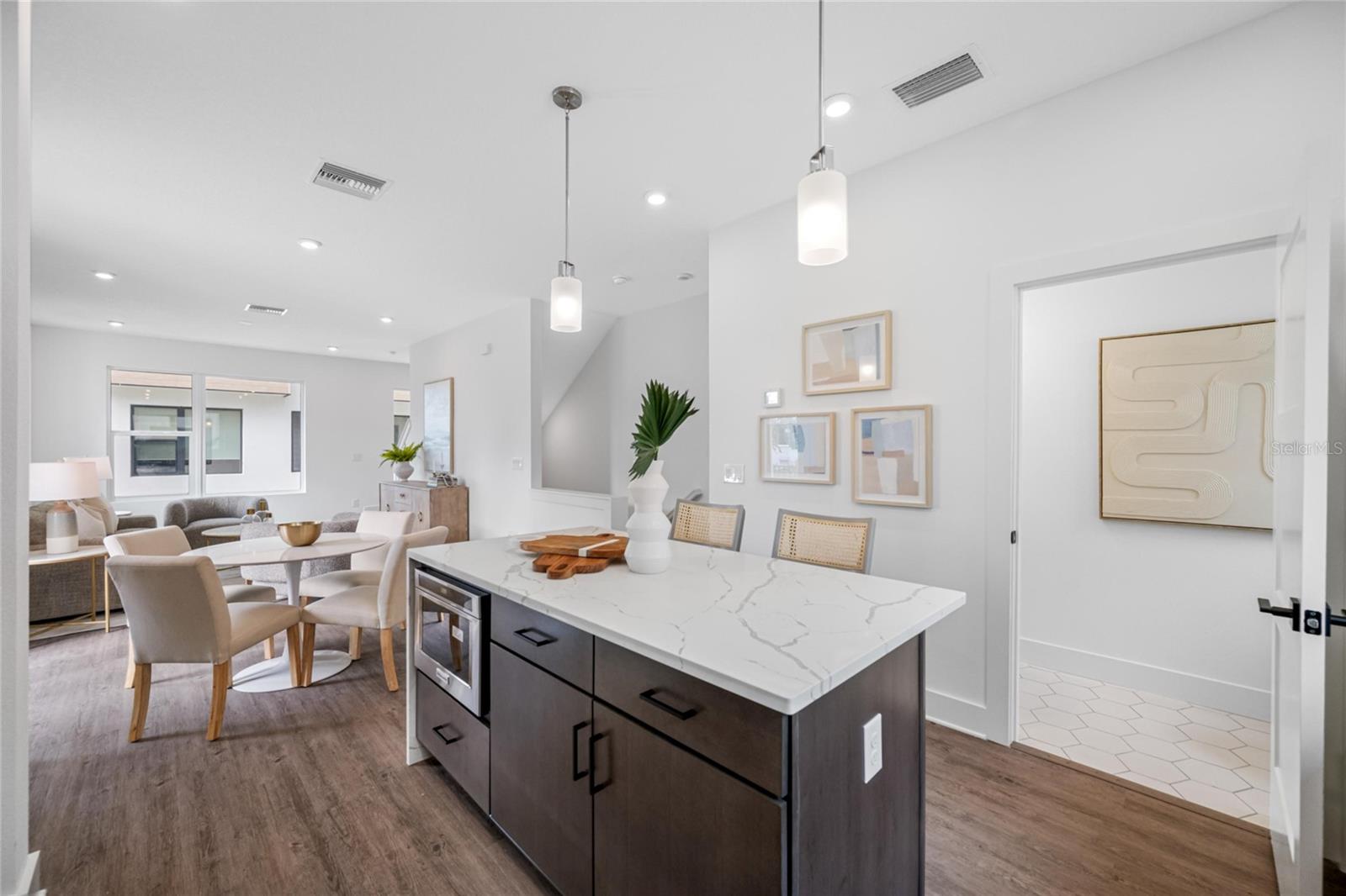 Listing photo id 18 for 315 15th Street N