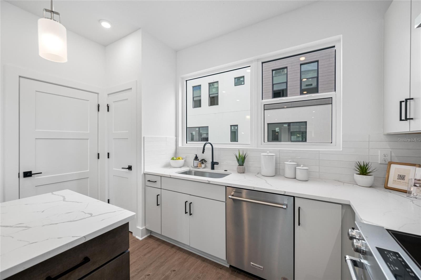 Listing photo id 20 for 315 15th Street N