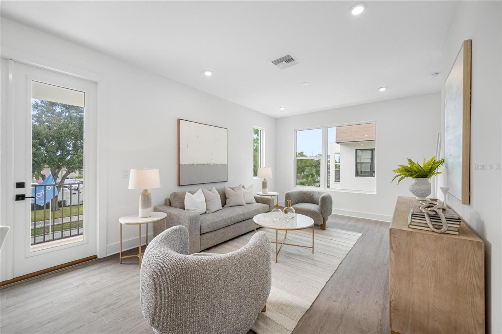 Listing photo id 26 for 315 15th Street N