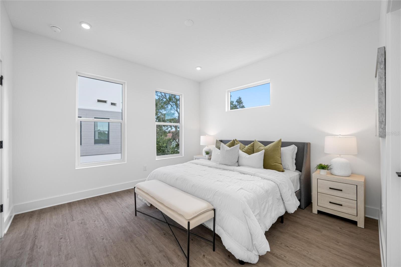 Listing photo id 32 for 315 15th Street N