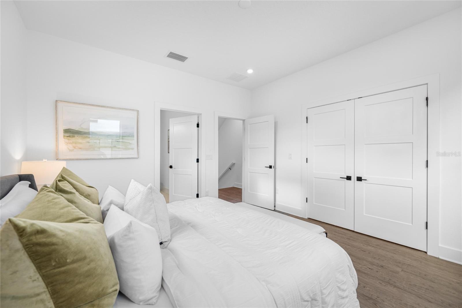 Listing photo id 35 for 315 15th Street N