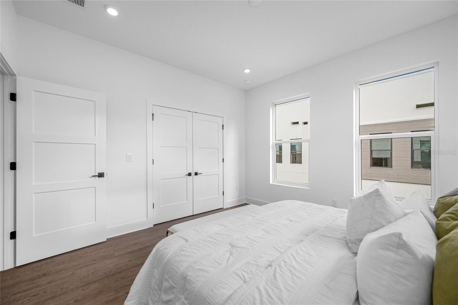 Listing photo id 36 for 315 15th Street N