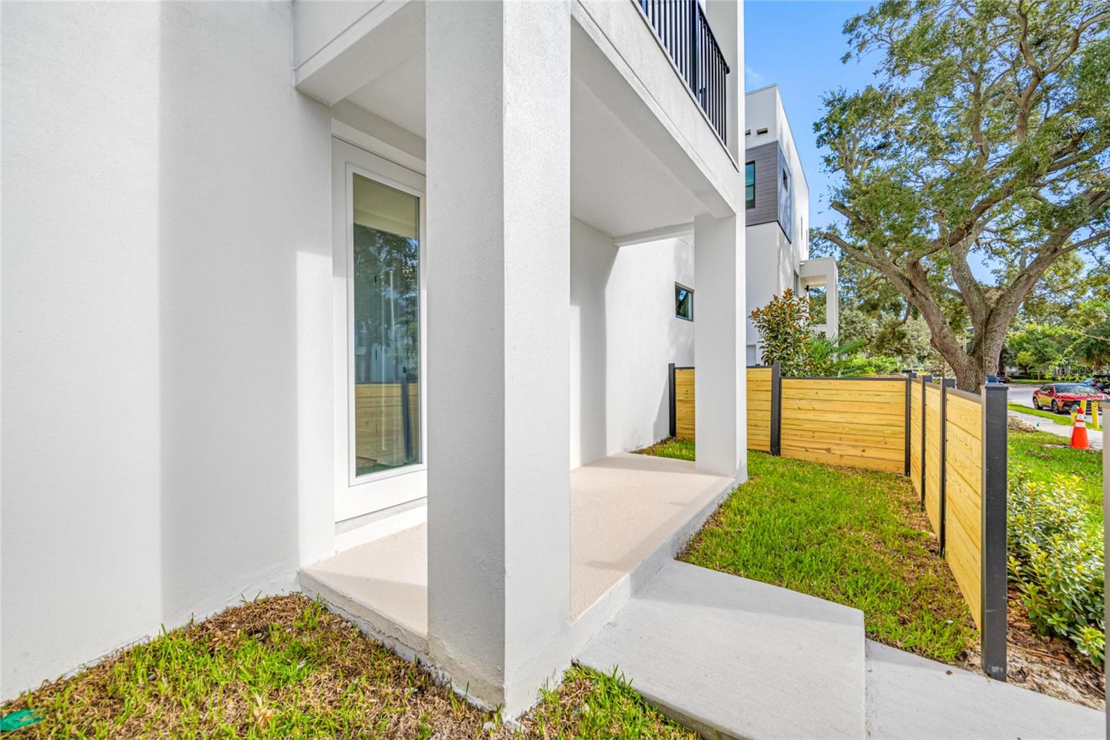 Listing photo id 2 for 315 15th Street N